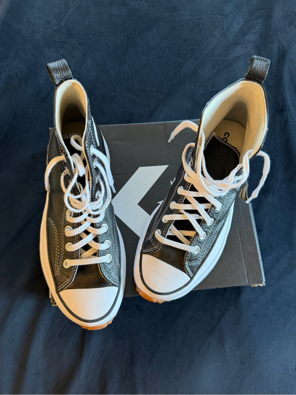 Converse Run Star Hike Hi Black
Leather White Size 10.5W 9M